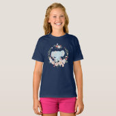 Niedlicher Elefant mit Blume Kranz T-Shirt (Vorne ganz)