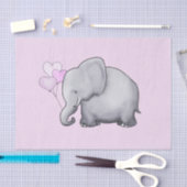 Niedlicher Elefant mit Herzen steigt rosa Seidenpapier (Handwerk)