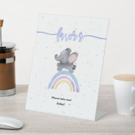 Niedlicher Elefant mit Rainbow Baby Shower Favorit Sockelschild