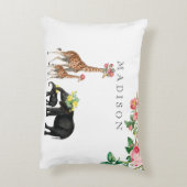 Niedlicher Elephant & Giraffe Bloral Name Baby Dekokissen (Rückseite(Vertikal))