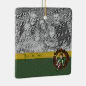 Niedlicher Elf im Foto des Wreath Holiday Keramikornament (Rechts)