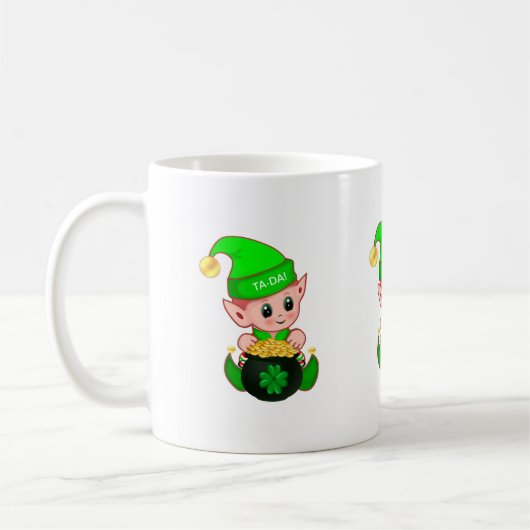 Niedlicher Elf mit einem Goldtopf und glücklichem Kaffeetasse (Links)