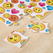 Niedlicher Emoji Druck auf weißem Puzzlespiel Puzzle (Seite)