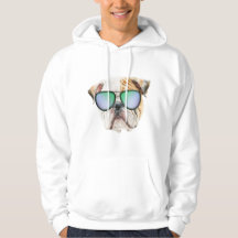 Niedlicher englischer Bulldog mit Sonnenbrille, lu