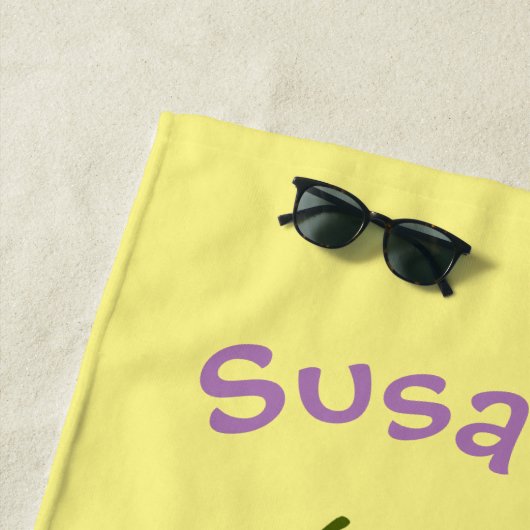 Niedlicher Erdbeereis Sundae Cartoon Strandtuch (Beispiel)