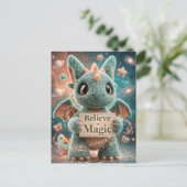 Niedlicher Fantasy-Drachen-Plüsch mit 'Glaube an M Postkarte (Stehend Vorderseite)