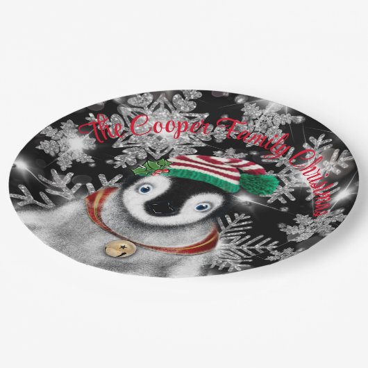 Niedlicher Feiertag Pinguin Glitzer Schneeflocken Pappteller (Schrägansicht)