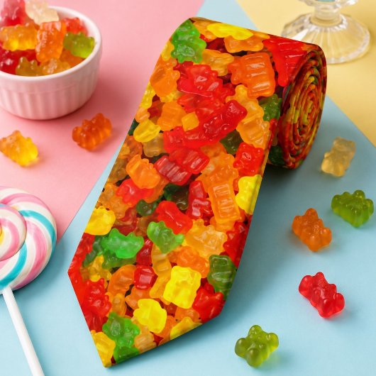 niedlicher Feinschmecker Regenbogen-Bär mit bunten Krawatte