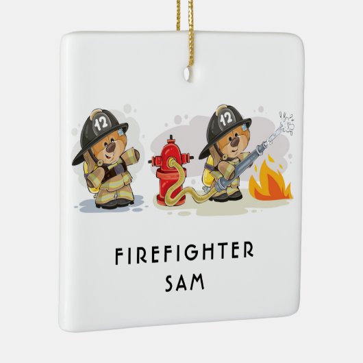 Niedlicher Feuerwehrbären Personalisierter Text Keramikornament (Rechts)