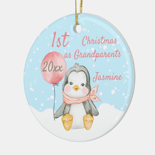 Niedlicher First Christmas Pinguin Großeltern Pink Keramik Ornament (Links)