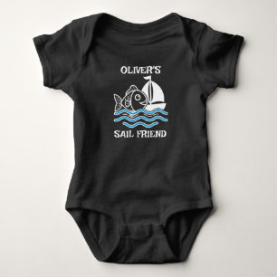 Niedlicher Fisch und Segelboot-Segelfreund Baby Strampler