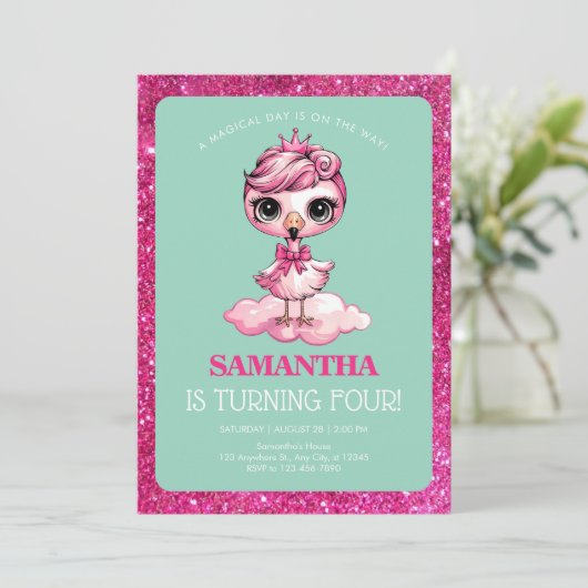 Niedlicher Flamingo mit Krongeburtstag Einladung (Stehend Vorderseite)