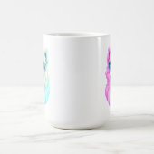 Niedlicher flauschiger Hund  in einer Sonnenbrill Kaffeetasse (Mittel)