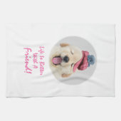 Niedlicher Fluffy Hund mit einer Katze auf seinem  Geschirrtuch (Horizontal)