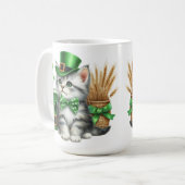 NIEDLICHER FLÜFFY KITTEN IM IRISCHEN HAT KAFFEETASSE (Vorderseite Links)