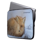 Niedlicher Fox hat das Foto im Winter aufgerissen Laptopschutzhülle (Vorderseite Links)