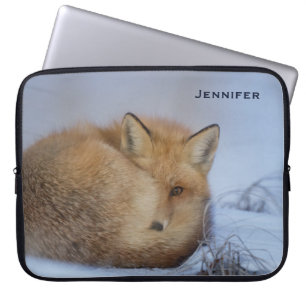 Niedlicher Fox hat das Foto im Winter aufgerissen Laptopschutzhülle