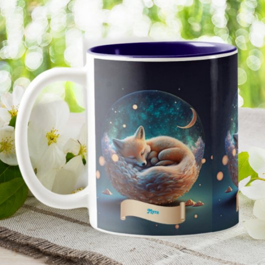 Niedlicher Fox Schlafen in Globe Sterne Moon Perso Zweifarbige Tasse