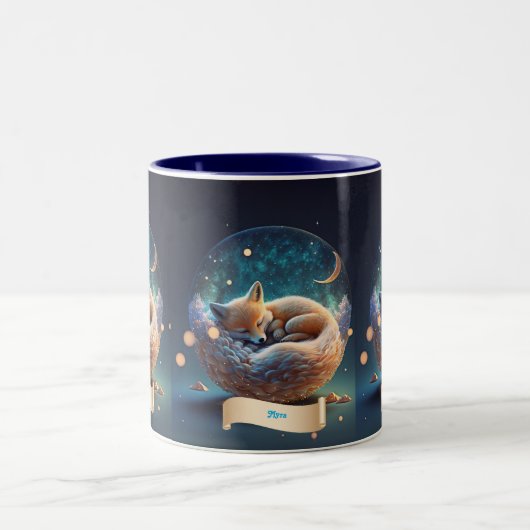 Niedlicher Fox Schlafen in Globe Sterne Moon Perso Zweifarbige Tasse (Mittel)