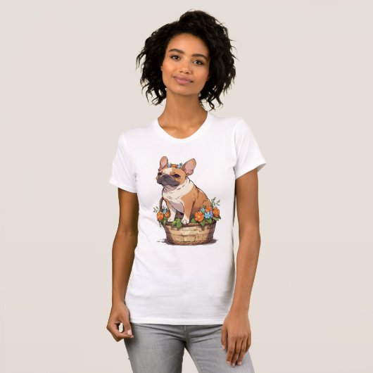 Niedlicher französischer Bulldog in einem Korb mit T-Shirt (Vorne ganz)