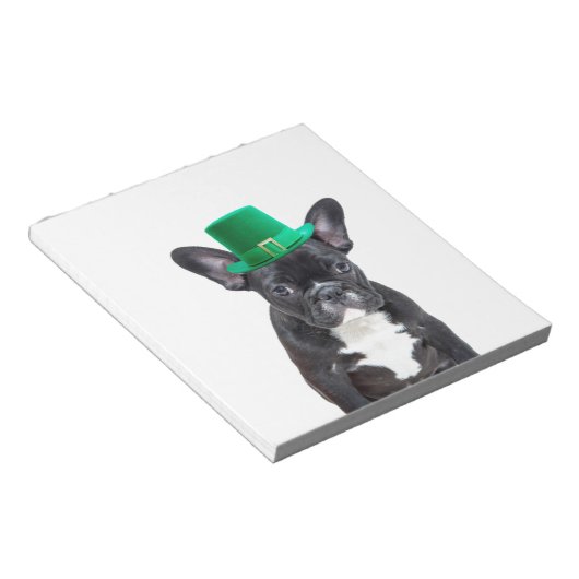 Niedlicher französischer Bulldog mit Hat St. Patri Notizblock (angewinkelt)