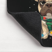 Niedlicher französischer Bulldogge in Weihnachtsbe Mousepad (Ecke)