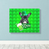 Niedlicher French Bulldog Welppy Hat St. Patrick D Leinwanddruck (Insitu (Holzboden))