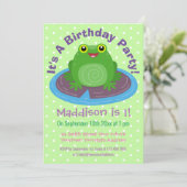 Niedlicher Frosch auf Lilienpolster-Cartoon-Abbild Einladung (Stehend Vorderseite)
