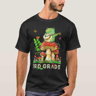 Niedlicher Frosch, der Banjo im Pilz spielt, zurüc T-Shirt