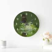 Niedlicher Frosch mit einem Schmetterling auf der Große Wanduhr (Zuhause)
