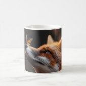 Niedlicher Fuchs mit Schmetterling auf der Nase Kaffeetasse (Mittel)