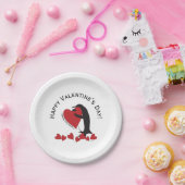 Niedlicher Funny Pinguin Rotes Herz Valentinstag Pappteller (Party)