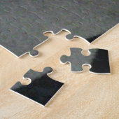 Niedlicher Funny White Puppy Brooding auf Couch Puzzle (Seite)