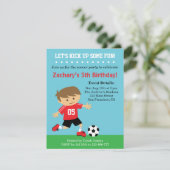 Niedlicher Fußball-Junge, Fußball-Themed Einladung (Stehend Vorderseite)