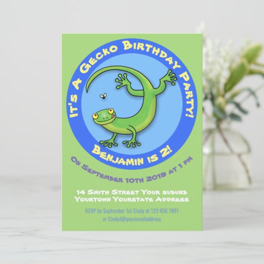 Niedlicher Gecko-Cartoon Einladung (Stehend Vorderseite)