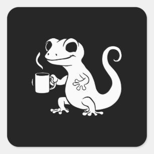 niedlicher Gecko, der eine Kaffeezucht hält Quadratischer Aufkleber
