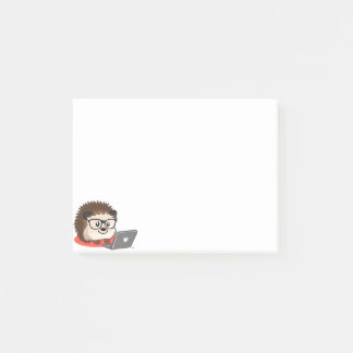 Niedlicher Geeky Nerdy Igel auf einem Post-it Klebezettel