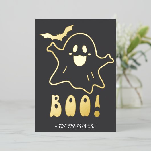 Niedlicher Geist "Boo!" Halloween-Design mit Bat Folieneinladung (Stehend vorne)