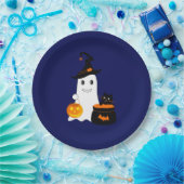 Niedlicher Geist mit schwarzer Katze feiert Halbze Pappteller (Party)