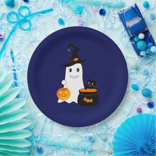 Niedlicher Geist mit schwarzer Katze feiert Halbze Pappteller (Party)