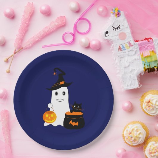 Niedlicher Geist mit schwarzer Katze feiert Halbze Pappteller (Party)