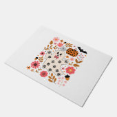 Niedlicher Geist und Kürbisflora Spooky Fußmatte (Schrägansicht)