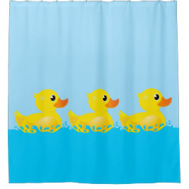 Niedlicher Gelber Gummi-Ente, der sich um Duschvorhang