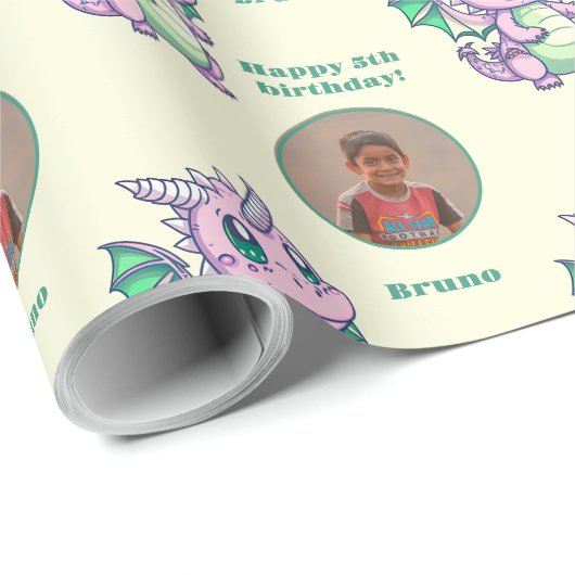 Niedlicher Gelbgrüner Chibi Dragon Custom Foto Tex Geschenkpapier (Rolleneckpunkt)