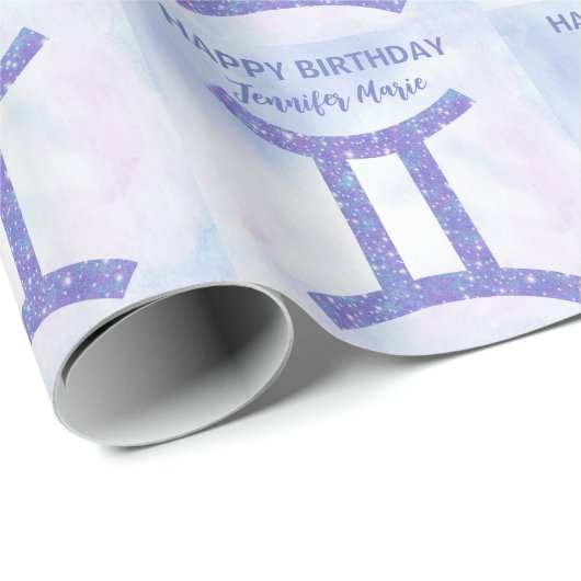 Niedlicher Gemini-Sign Custom Lila Happy Geburtsta Geschenkpapier (Rolleneckpunkt)