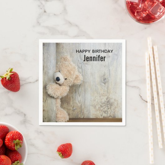 Niedlicher gepolsterter Bär Rustikale Holzwand Geb Serviette (Beispiel)