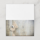 Niedlicher gepolsterter Bär Rustikale Holzwand Platzkarte (Außenseite Aufgefaltet)
