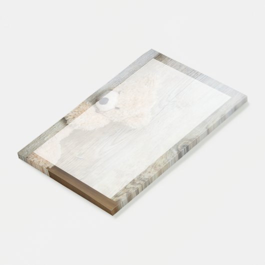 Niedlicher gepolsterter Bär Rustikale Holzwand Post-it Klebezettel (angewinkelt)