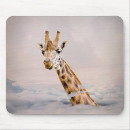 Niedlicher Giraffenkopf in Wolken Mousepad