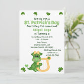 Niedlicher Girl Dragon St. Patrick's Day Geburtsta Einladung (Stehend Vorderseite)